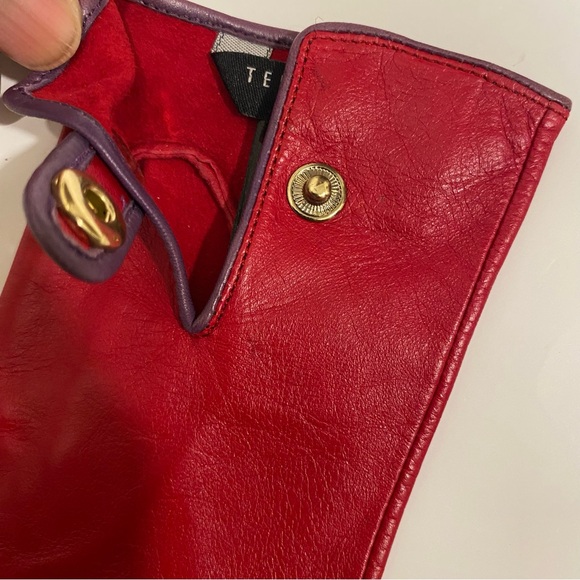 TED BAKER LONDON Red/Purple Gold Button Chupa Leather Gloves Size S/M Holiday - Picture 10 of 16